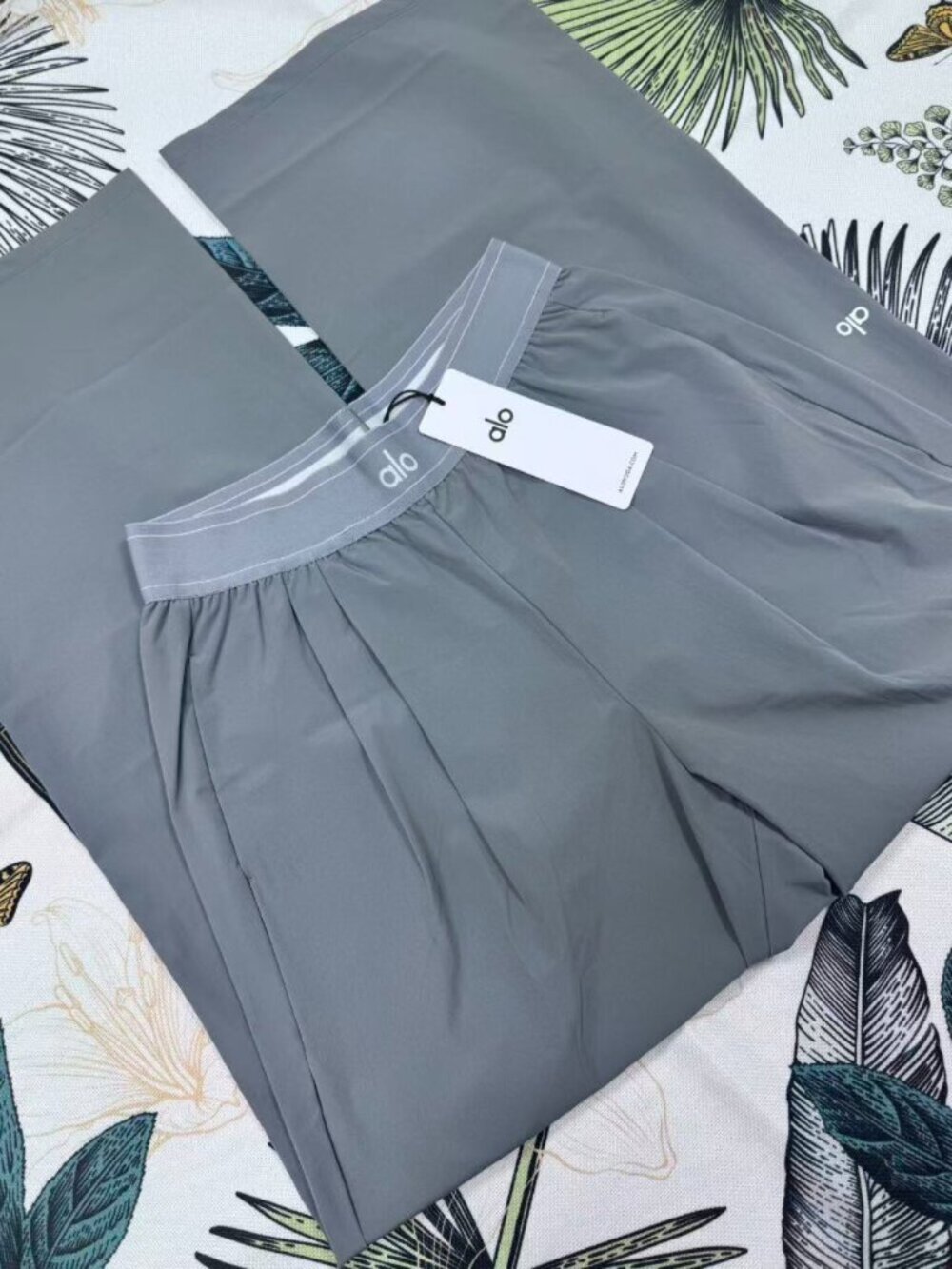⭐Steel Grey ALO Yoga Suit Up Trouser Relaxed Regular 30" Inseam🥌 - Picture 5 of 8